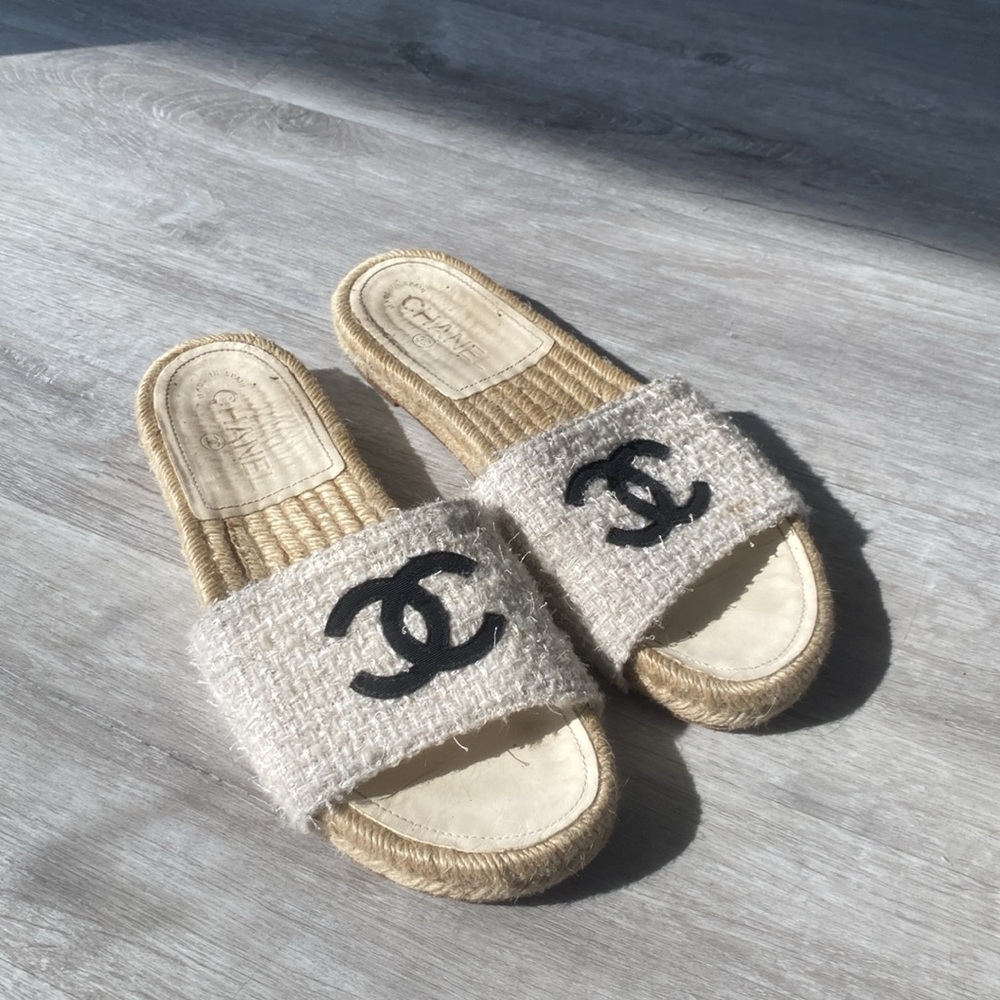 Chanel 20A Espadrille Ivory Black Size 39 - Picture 3 of 9